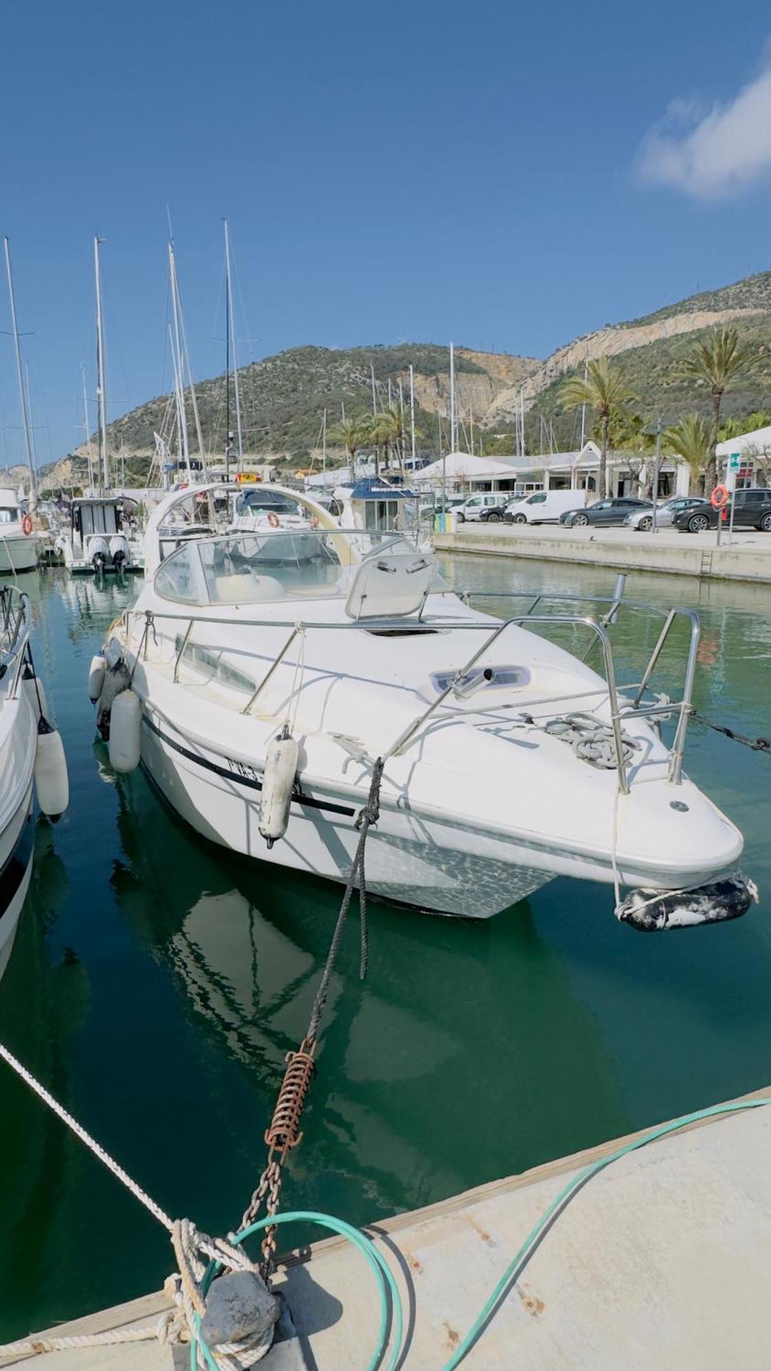 Sailing Experience In Bateau-hôtel Barcelone